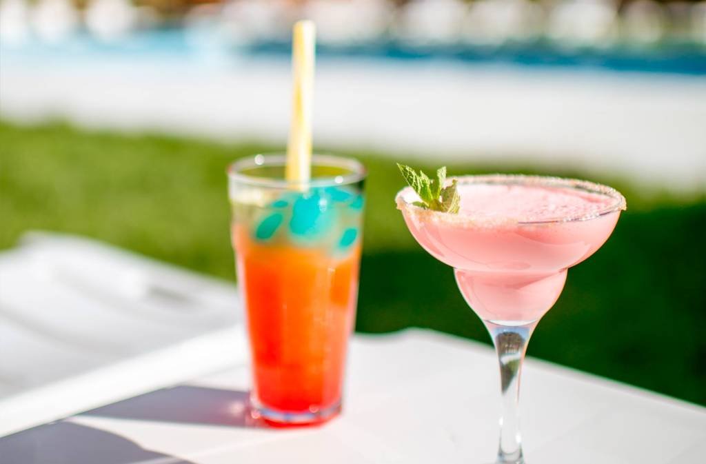 Customized cocktail and mocktail bar service for a home party